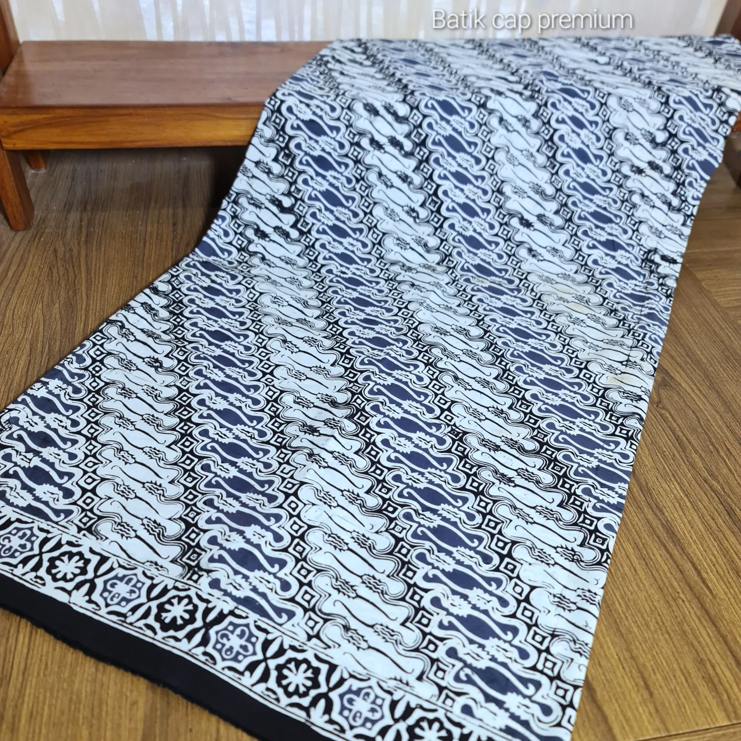 Kain Batik Colet Parang Klasik Hitam Putih